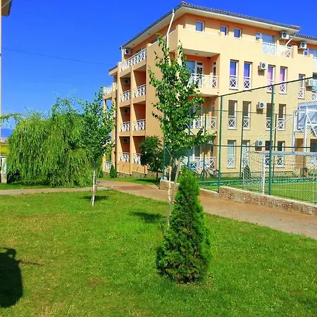 Sunny Day 6 - Menada *