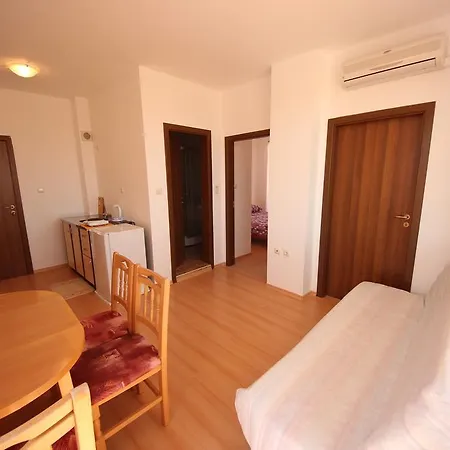 Sunny Day 6 - Menada *